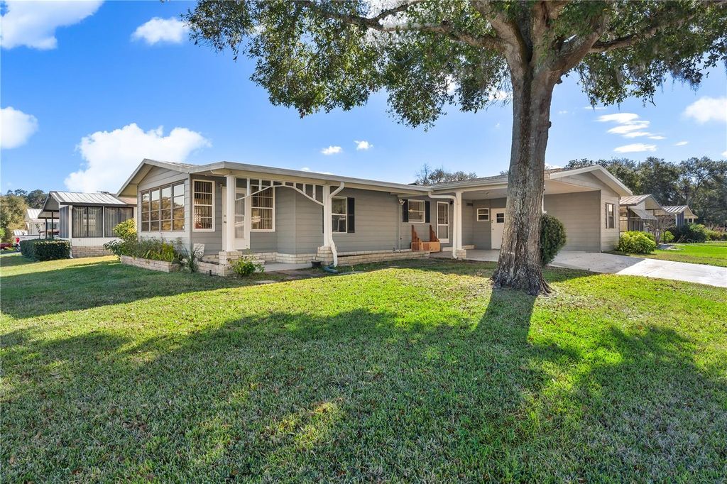 Photo of 2353 W Coach N Four Drive, Leesburg, FL 34748 (MLS # G5106192)