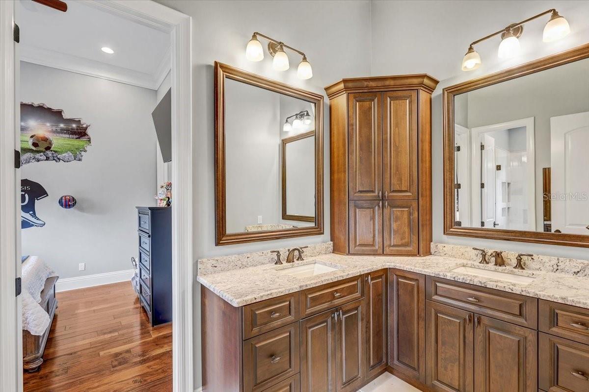 SANCTUARY ON LIVINGSTON PH - Residential