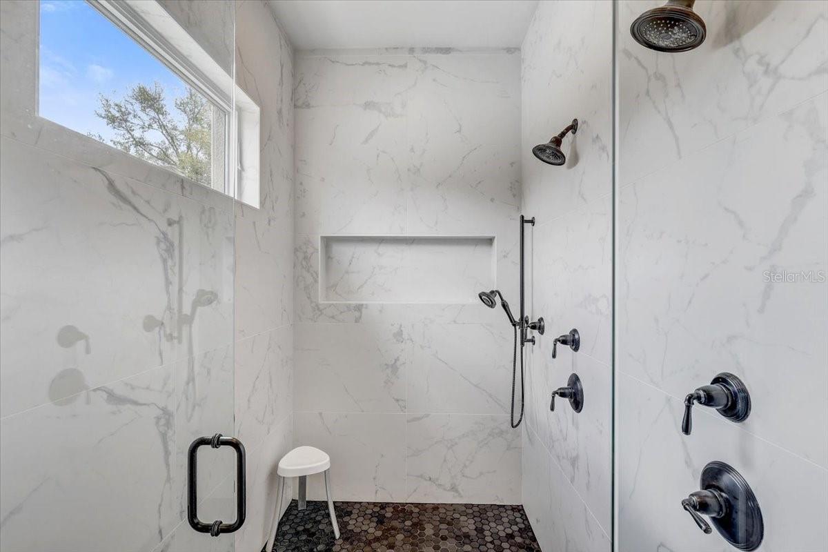 SANCTUARY ON LIVINGSTON PH - Residential