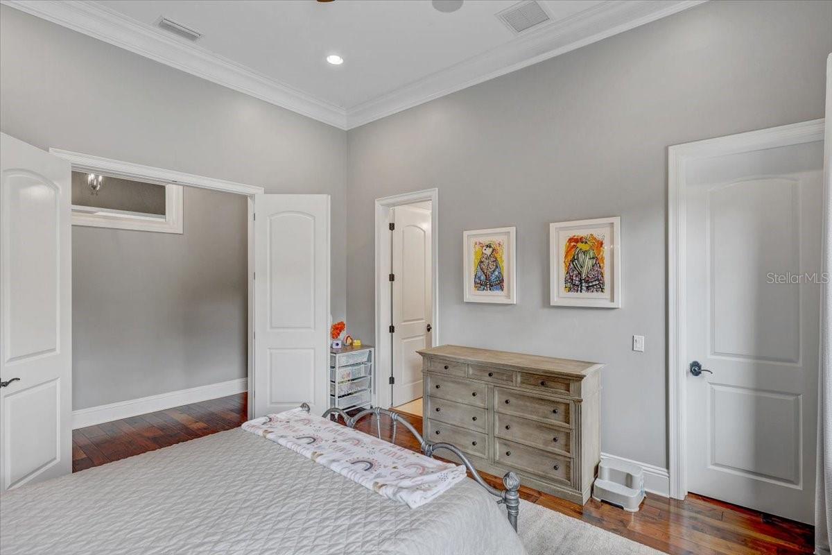 SANCTUARY ON LIVINGSTON PH - Residential