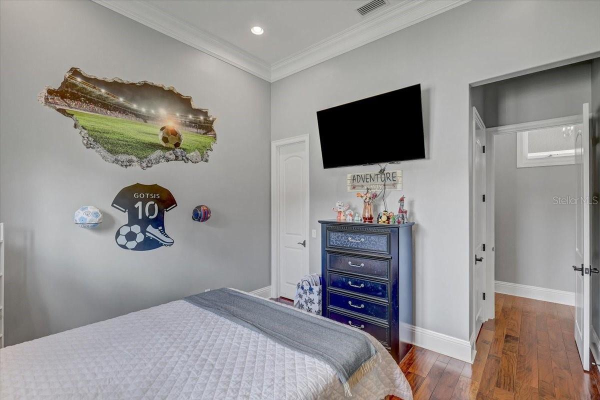 SANCTUARY ON LIVINGSTON PH - Residential