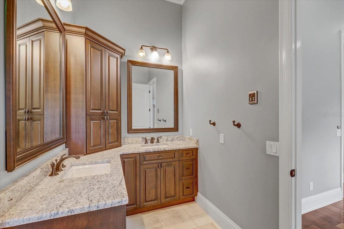 SANCTUARY ON LIVINGSTON PH - Residential