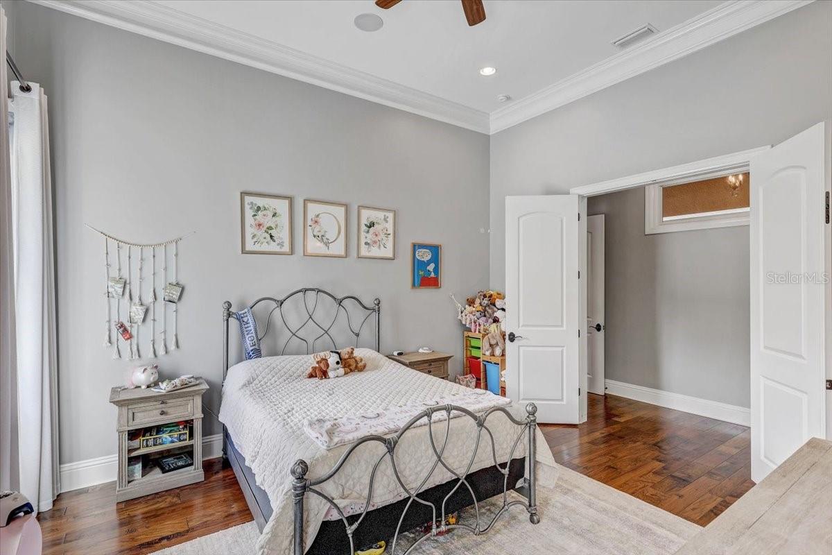 SANCTUARY ON LIVINGSTON PH - Residential