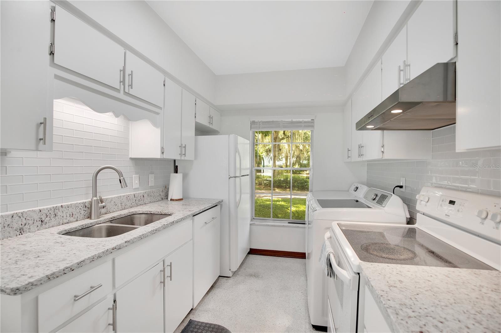 SUMMERPORT BEACH - Residential