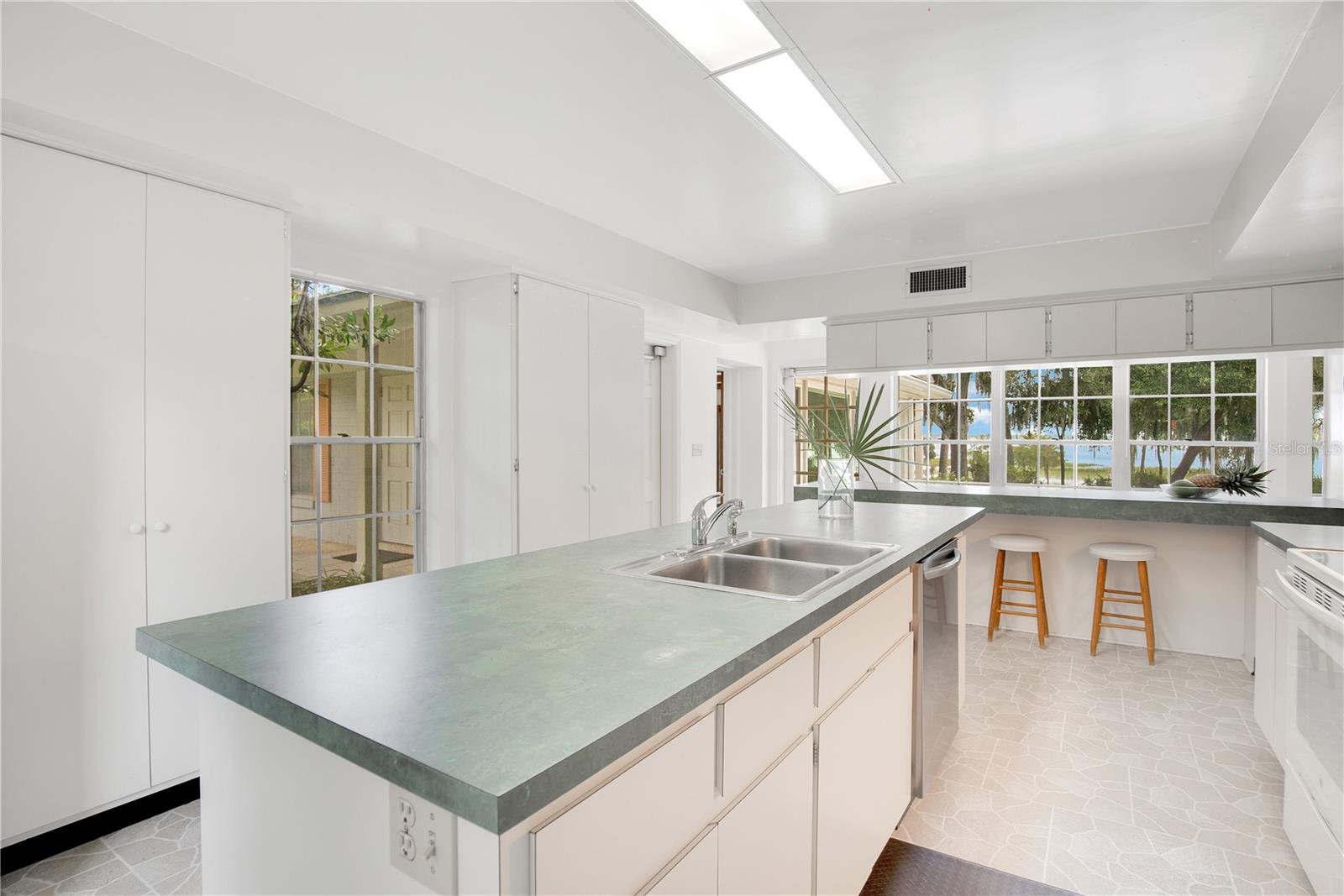 SUMMERPORT BEACH - Residential