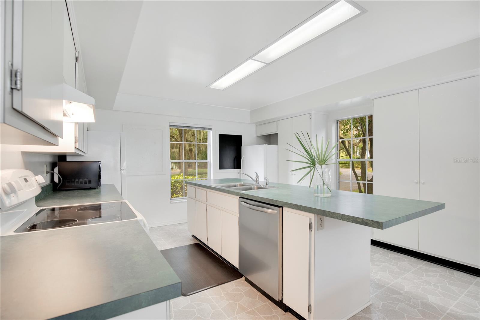 SUMMERPORT BEACH - Residential