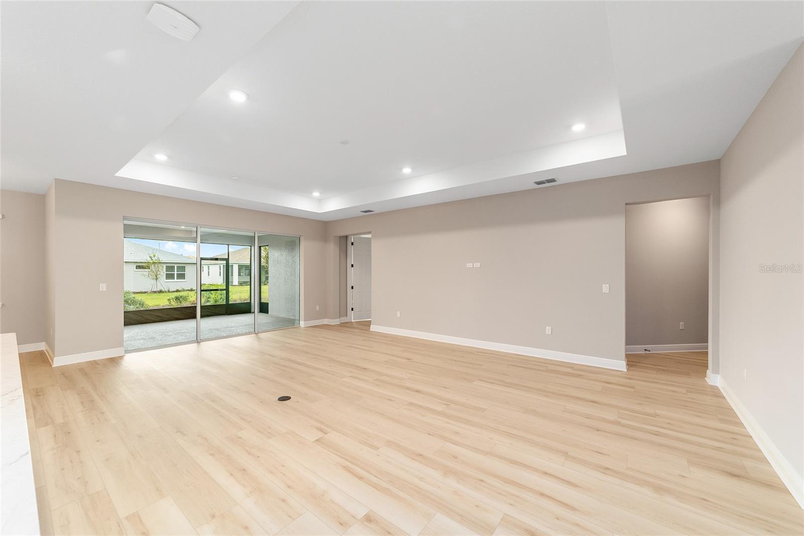 ON TOP OF THE WORLD - Residential