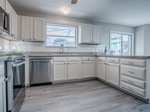 Tiny photo for 702 Perez Place, The Villages, FL 32159 (MLS # G5105886)