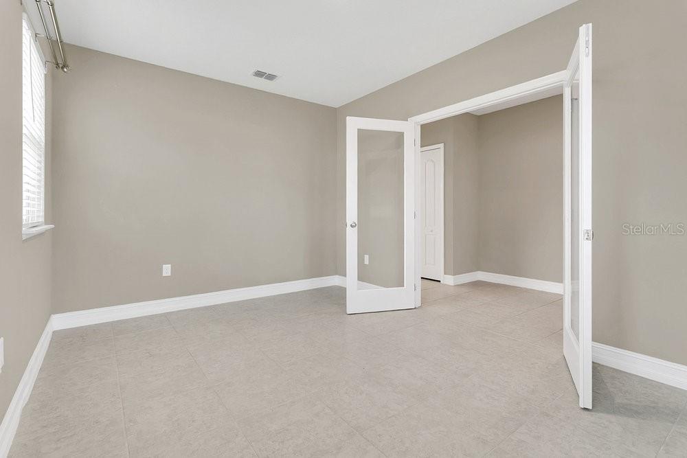 807 GLEN CREEK COURT