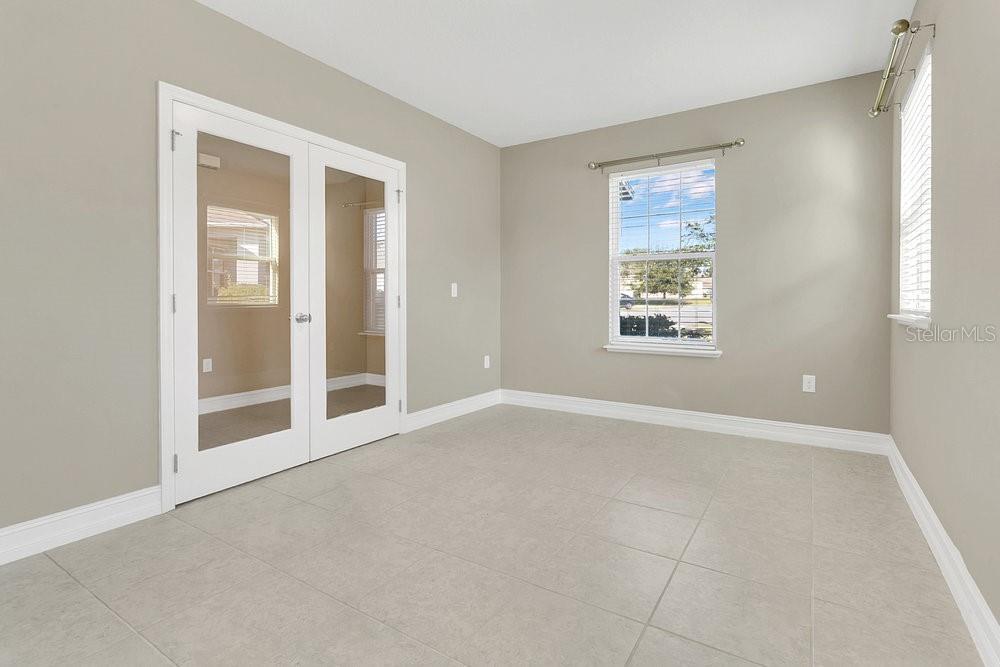 807 GLEN CREEK COURT