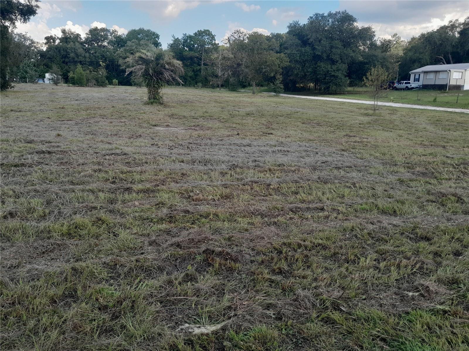 COUNTRY ESTATES - Land