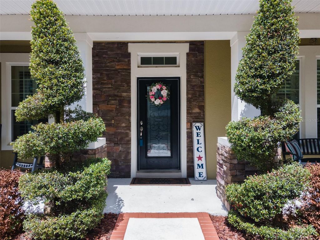 Photo of 15940 Ternglade Drive, Lithia, FL 33547 (MLS # O6390089)