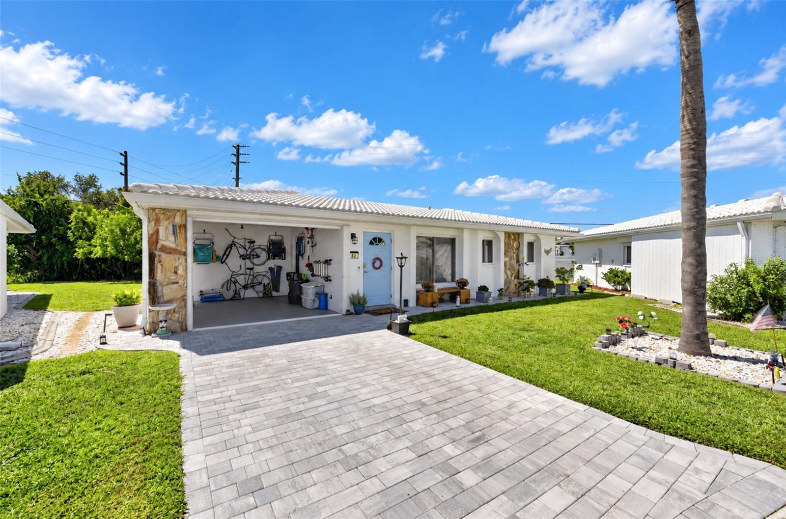 82 CIRCLEWOOD DRIVE A3-4
