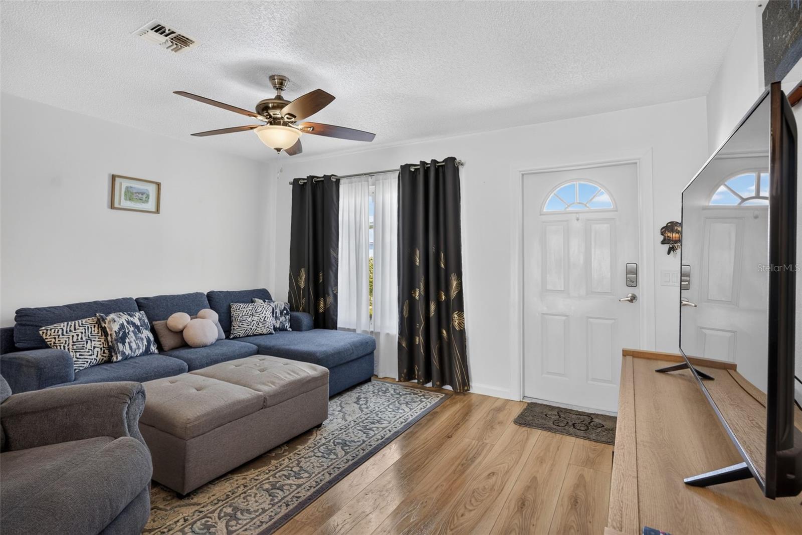 82 CIRCLEWOOD DRIVE A3-4