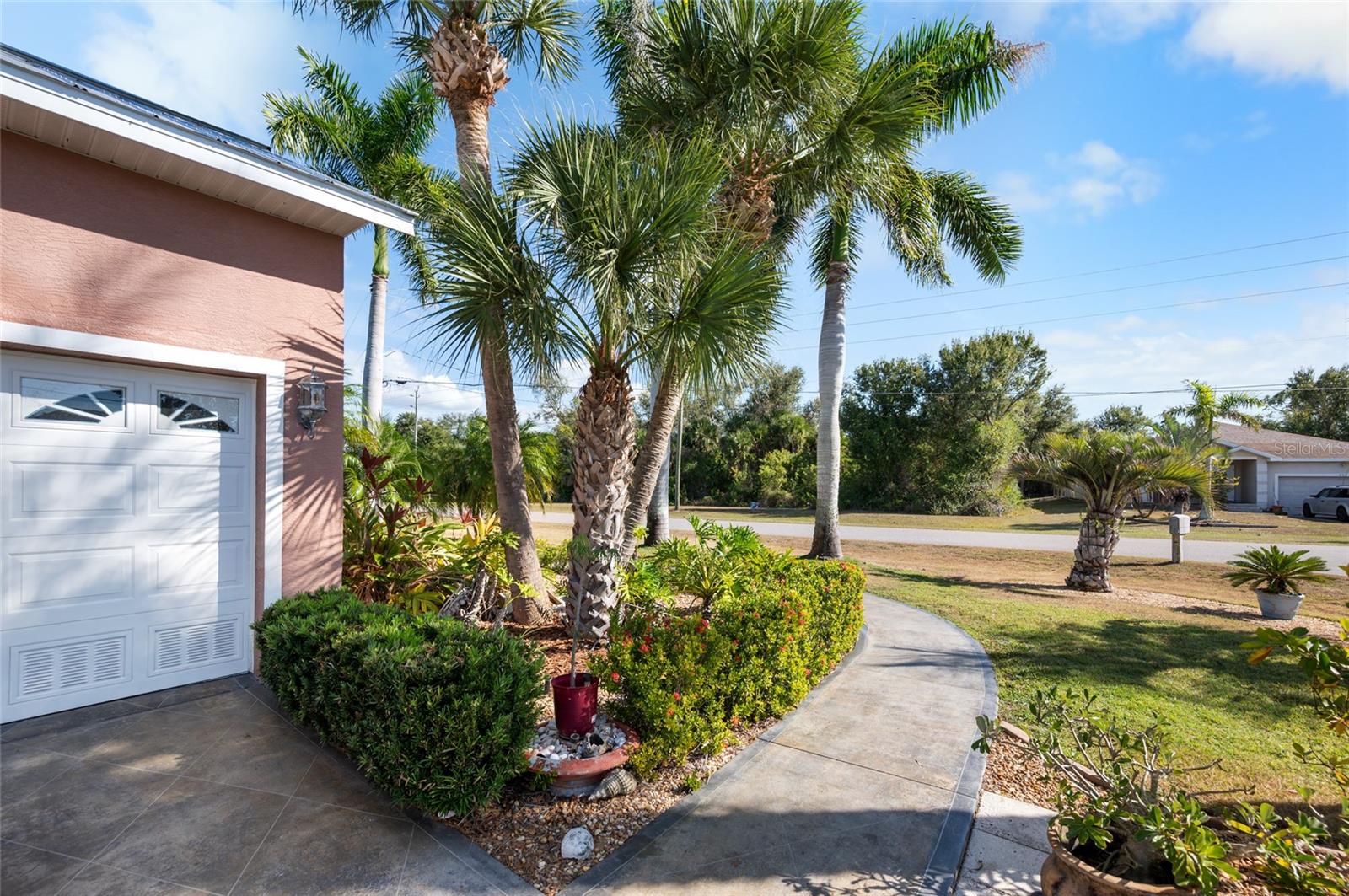 ROTONDA LAKES - Residential