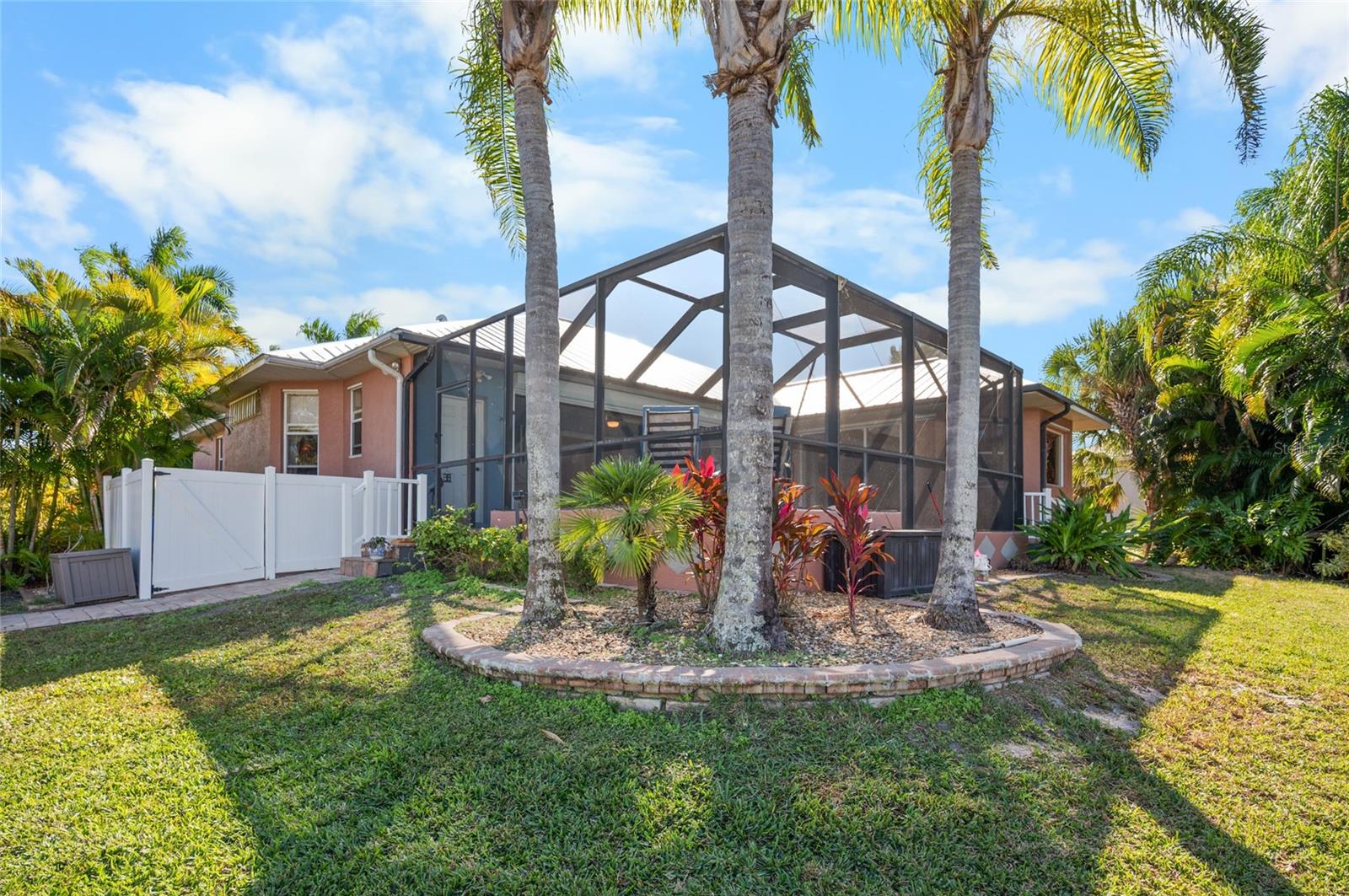 ROTONDA LAKES - Residential