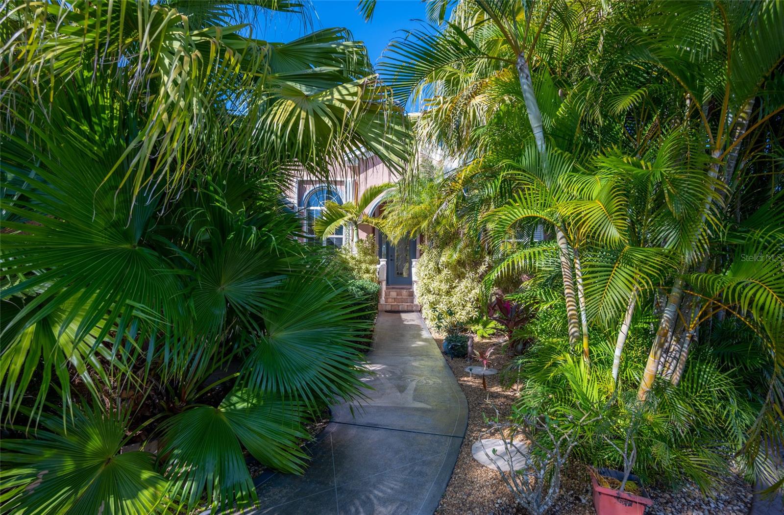 ROTONDA LAKES - Residential