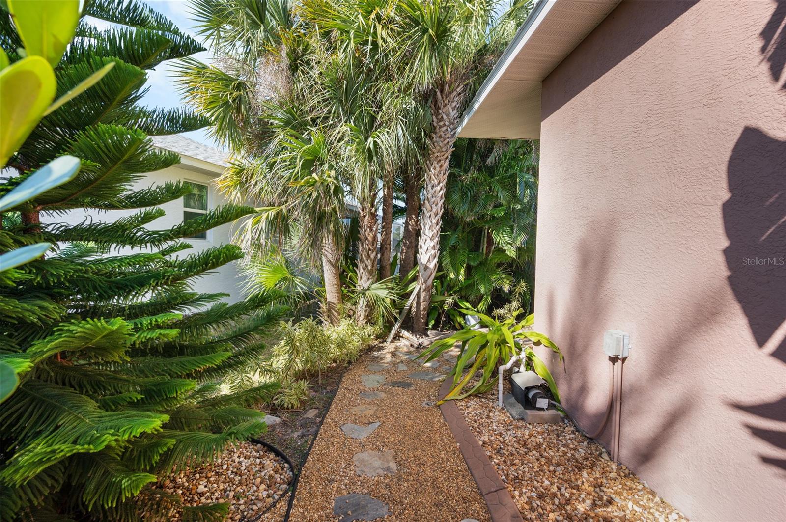 ROTONDA LAKES - Residential