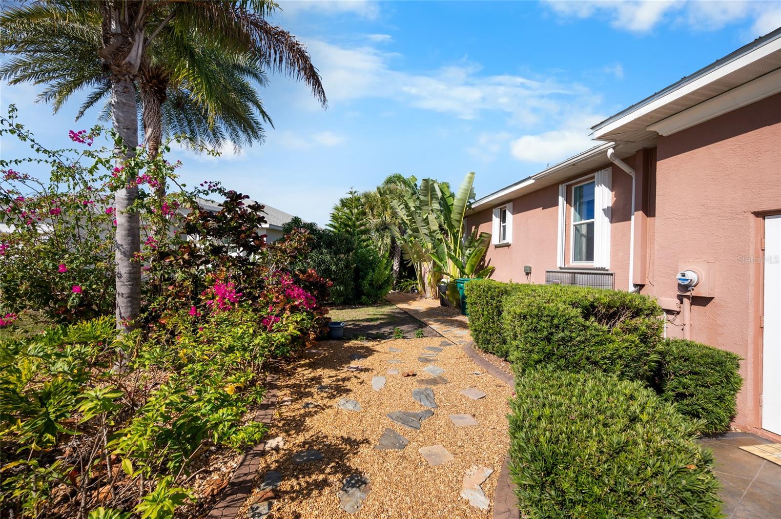 ROTONDA LAKES - Residential