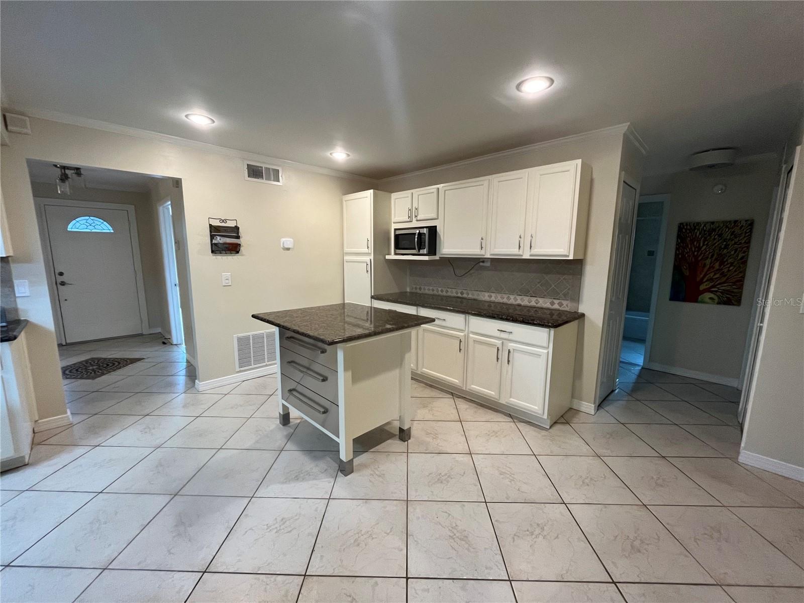 7011 ARCHWOOD DRIVE