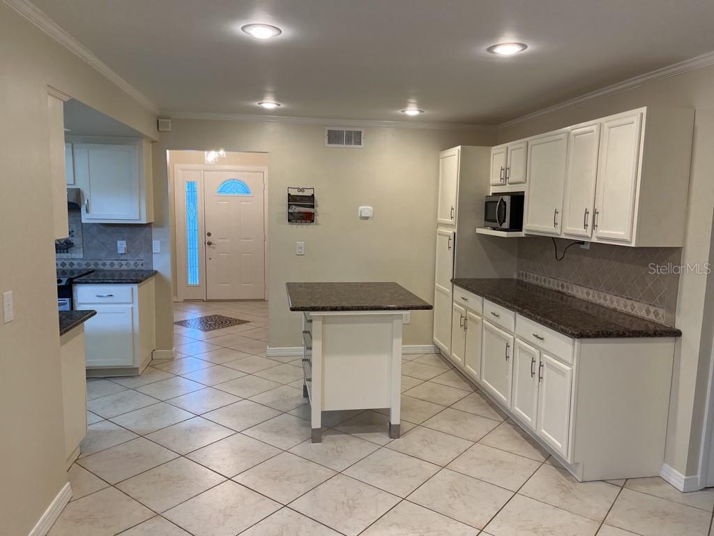 7011 ARCHWOOD DRIVE