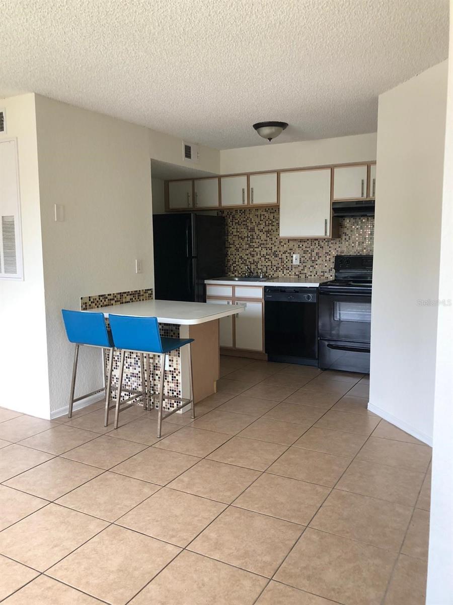 VILLAS DEL SOL AT KISS CONDO - Residential Lease