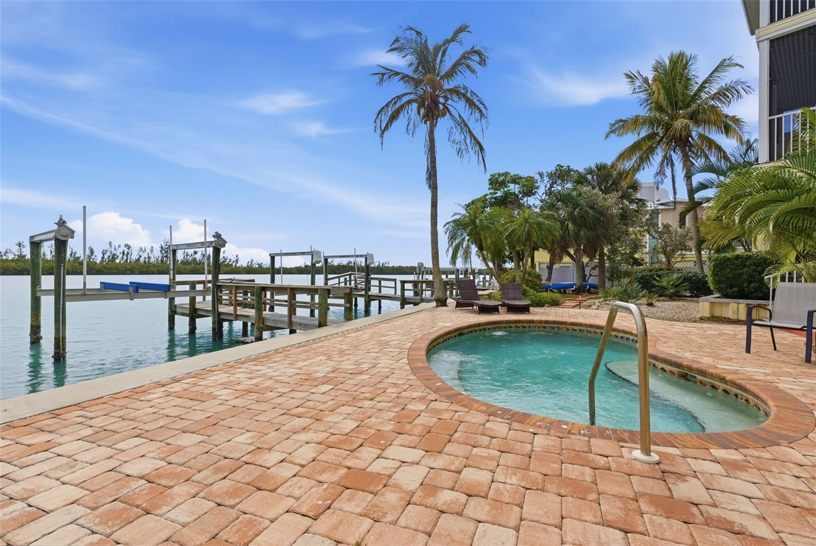 SIESTA BAYSIDE SOUTH - Residential