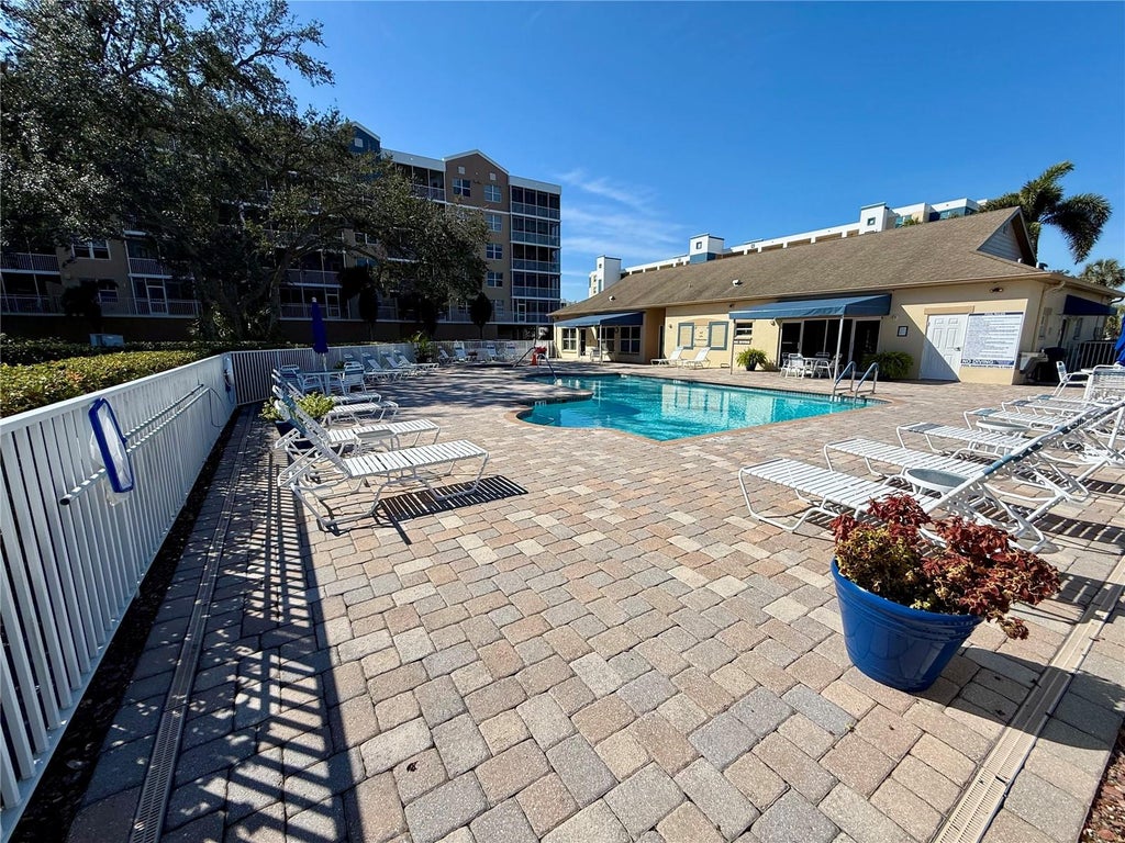 Photo of 960 Starkey Road #10501, Largo, FL 33771 (MLS # TB8550209)