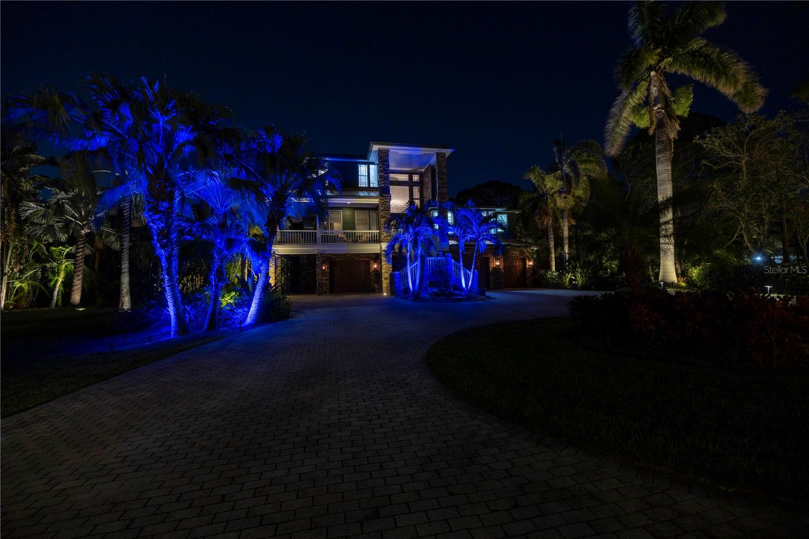 8755 COMMODORE DRIVE