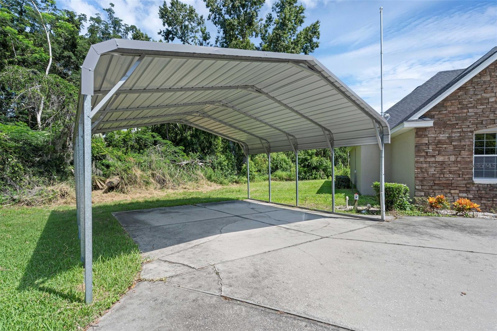 2202 OLD TAVARES ROAD