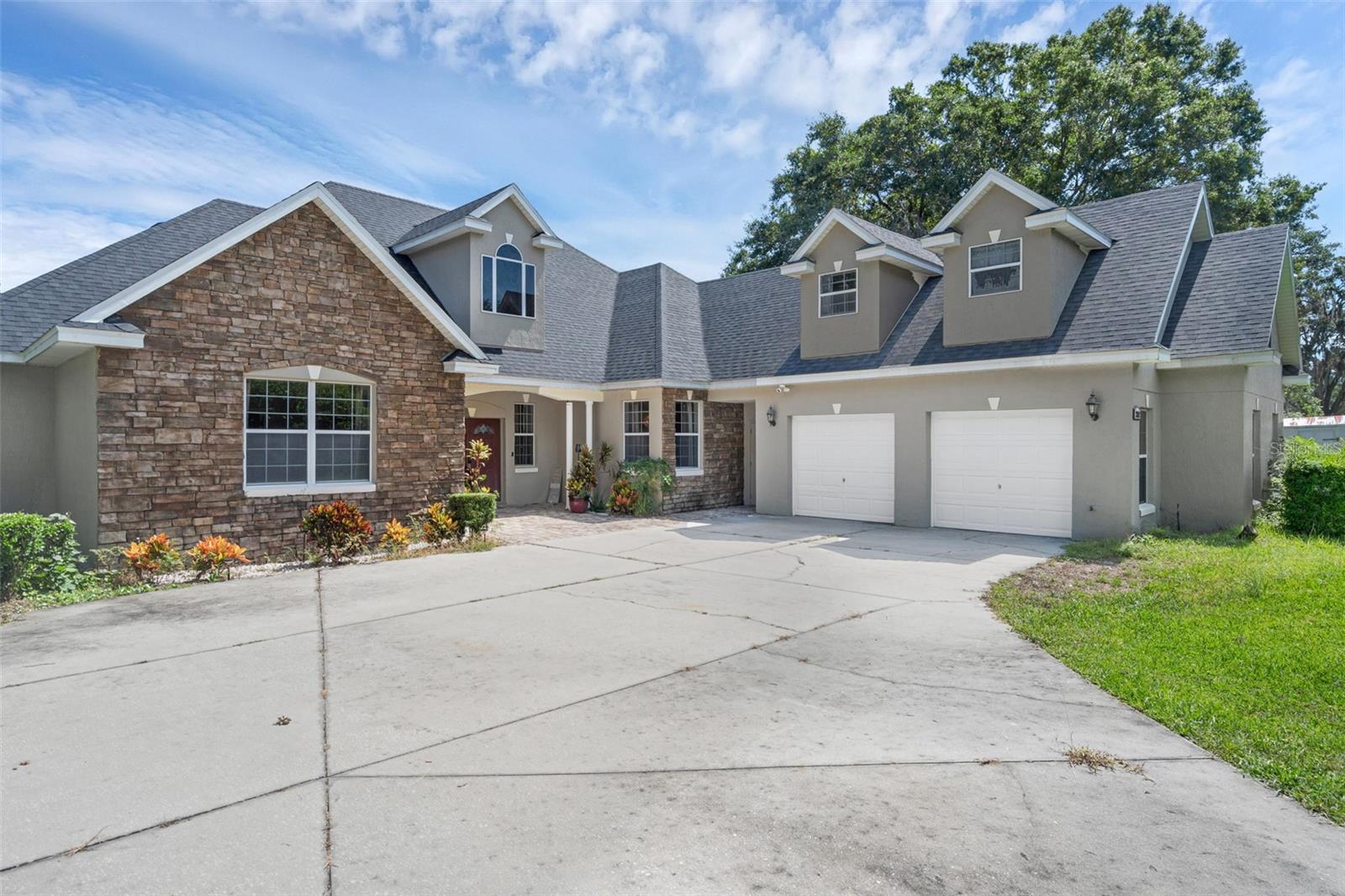 2202 OLD TAVARES ROAD