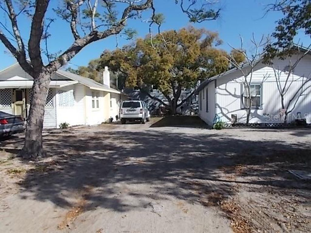 Photo of 518 6th Avenue SW, Largo, FL 33770 (MLS # W7883881)