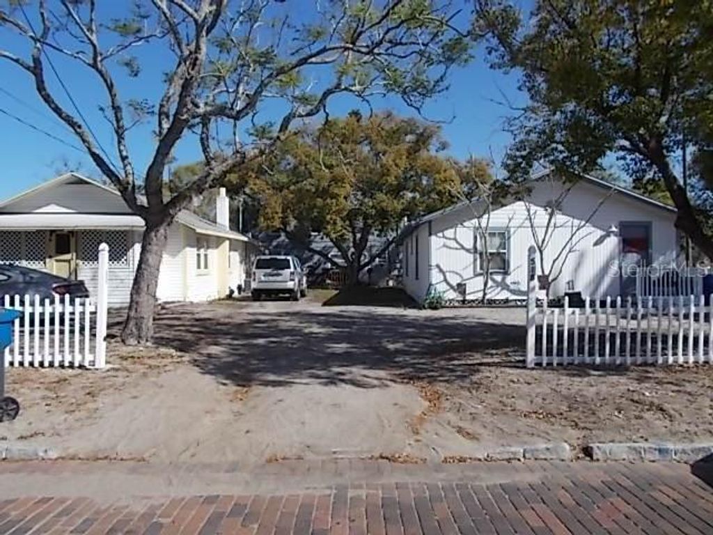 Photo of 518 6th Avenue SW, Largo, FL 33770 (MLS # W7883881)