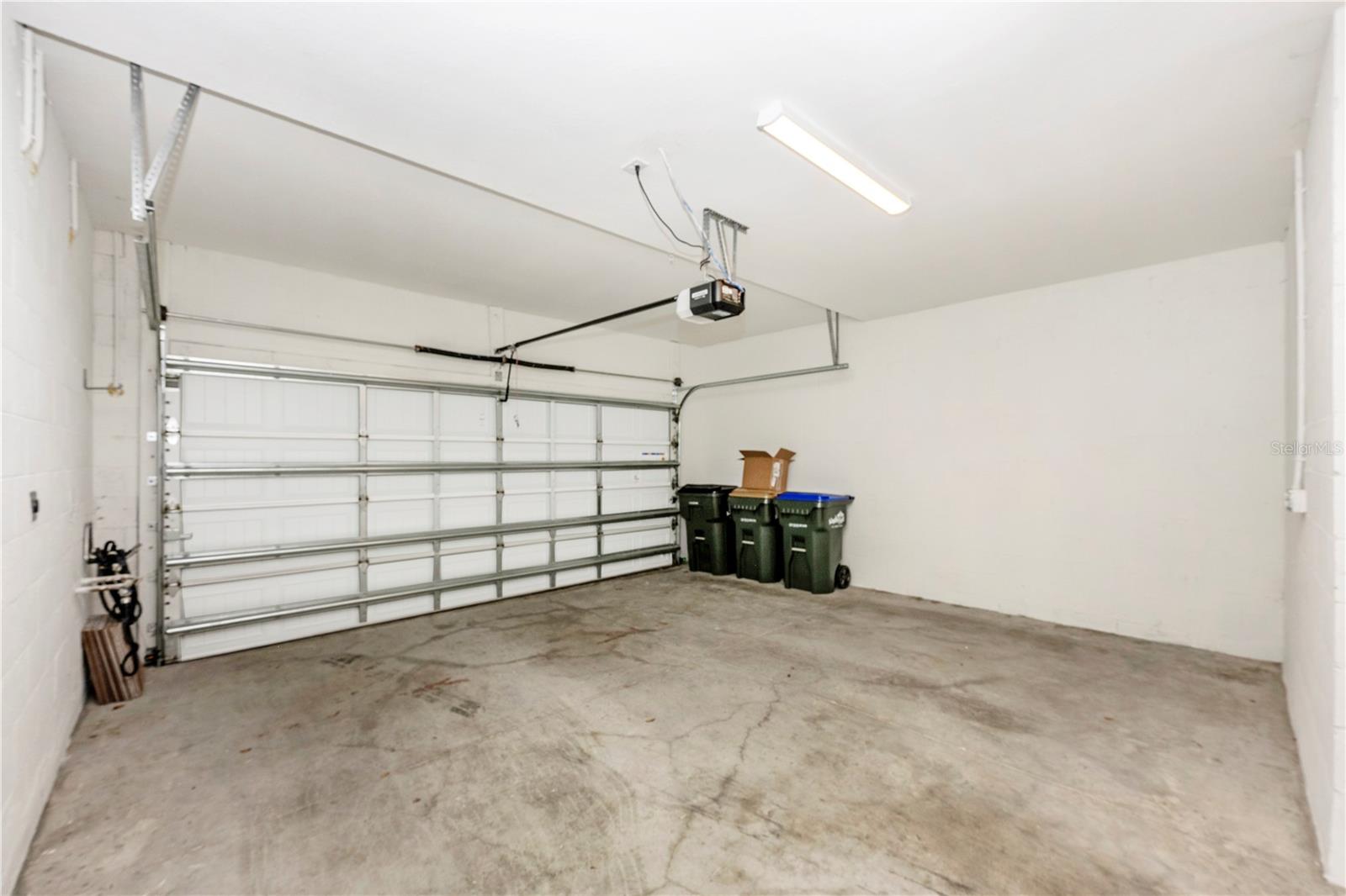 WELLEN PARK GOLF & COUNTRY CLUB - Residential Lease