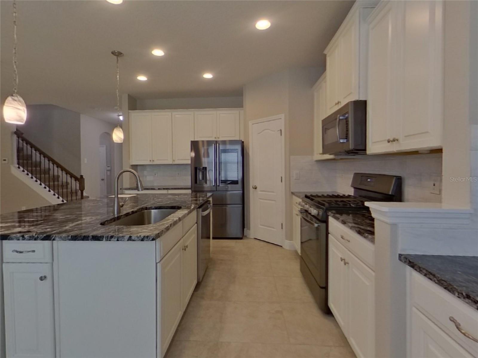 LUCAYA LAKE CLUB PH 2E - Residential