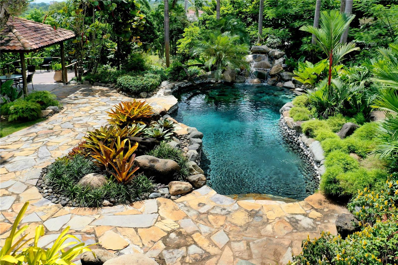 GHN- VILLA CAPARRA - Residential