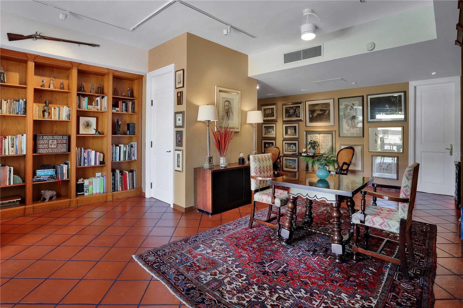 GHN- VILLA CAPARRA - Residential