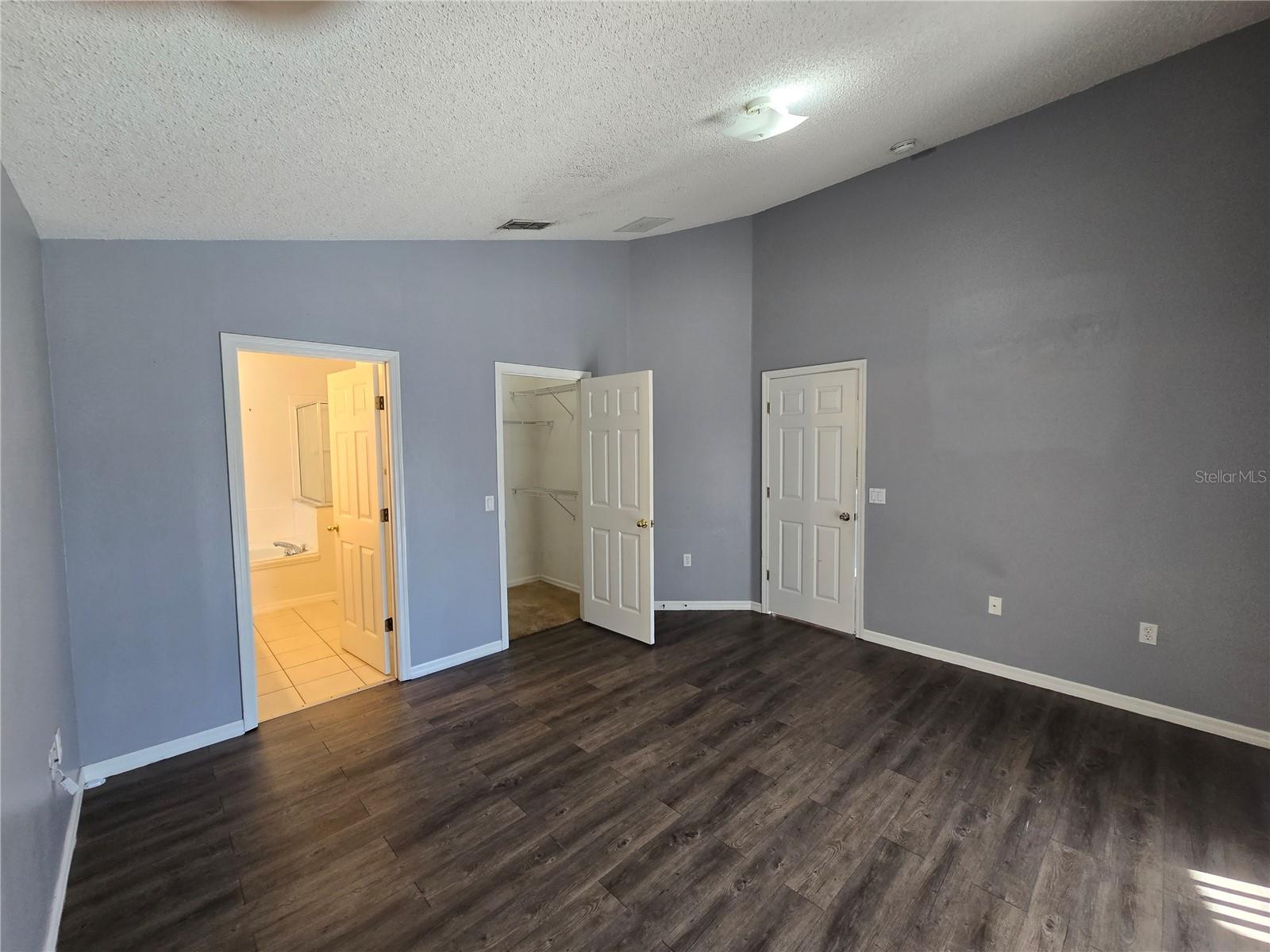 BRIDGEWATER AT TOWN CENTER - Residential Lease