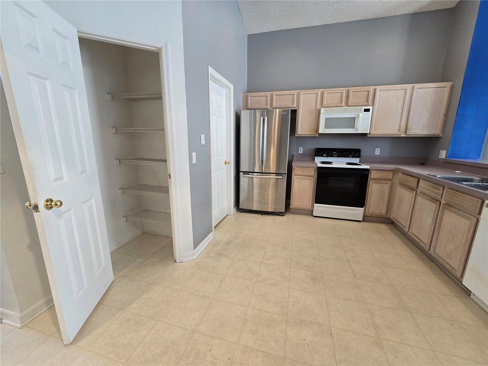 BRIDGEWATER AT TOWN CENTER - Residential Lease