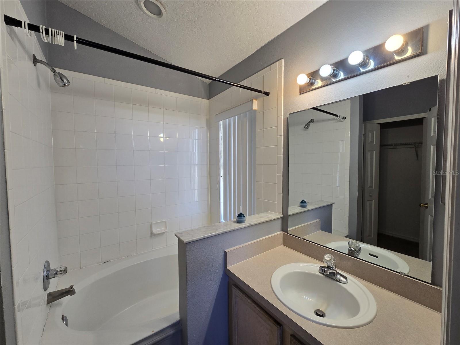 BRIDGEWATER AT TOWN CENTER - Residential Lease