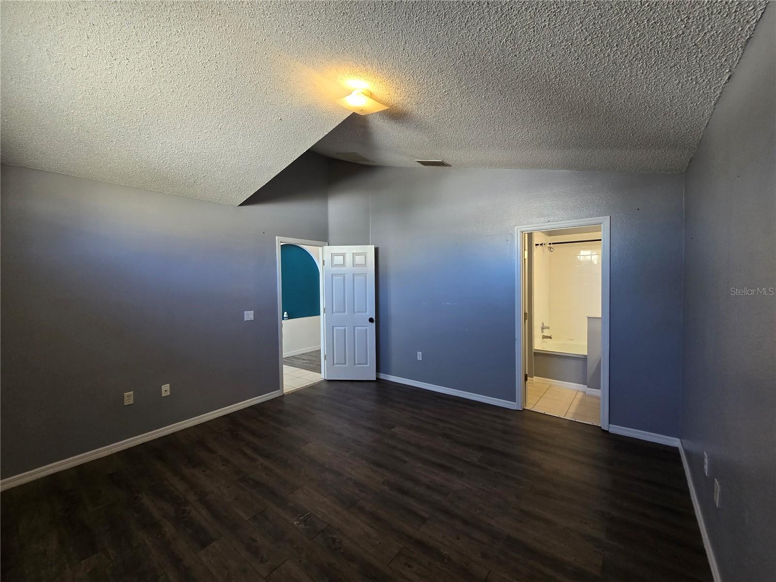 BRIDGEWATER AT TOWN CENTER - Residential Lease