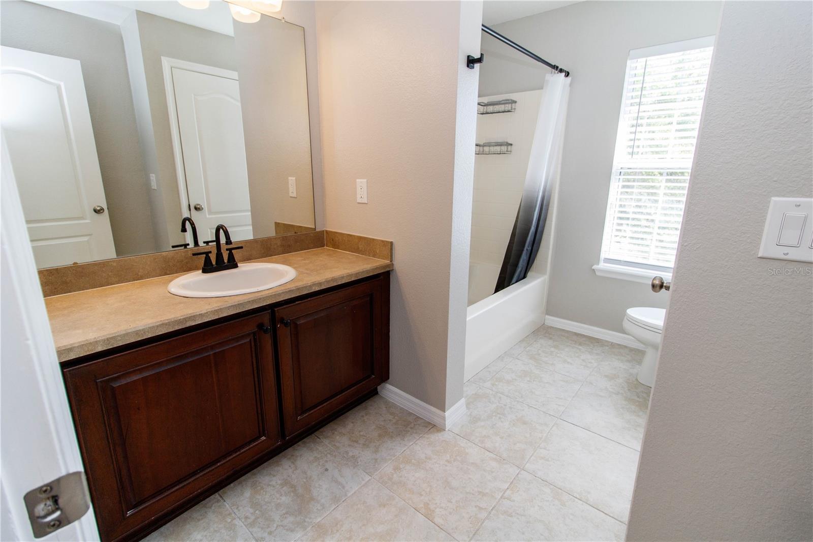 COLONY LAKES - Residential Lease