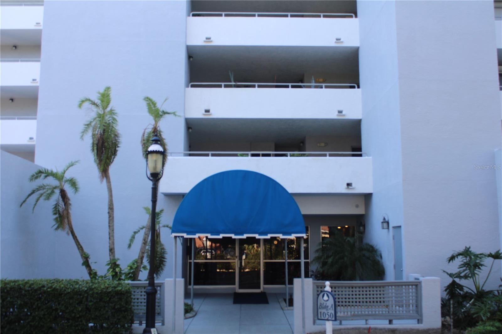 REGATTA POINTE Welcomes you home. This is a beautifully decorated fully furnished 2 bedroom, 2 bathroom condo on the second floor with a open air patio and spectacular views of the Manatee River. Regatta Point offers a secured lobby, under cover parking, private pool and fitness center for your enjoyment. You are also a short distance to the Green Bridge or enjoy a stroll to the Riverside Café or the Reef Restaurant. Regatta Point is located just west of the downtown area of Palmetto and just over the bridge from downtown Bradenton. Regatta Pointe is conveniently located to fine waterfront dining, marina, shopping, Green Bridge, historic riverfront homes on Riverside Drive and so much more. This condo is perfect for transitional housing or a short term rental while you are looking to purchase. Please note; Only available from July 1st - December 31st, 2025 then again January 2025, as it is owner occupied during high season.