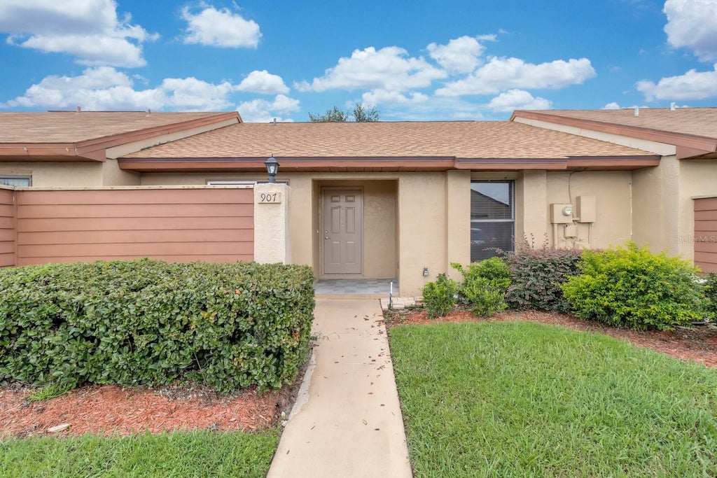 Photo of 907 Park Villa Circle, Orlando, FL 32824 (MLS # S5156915)