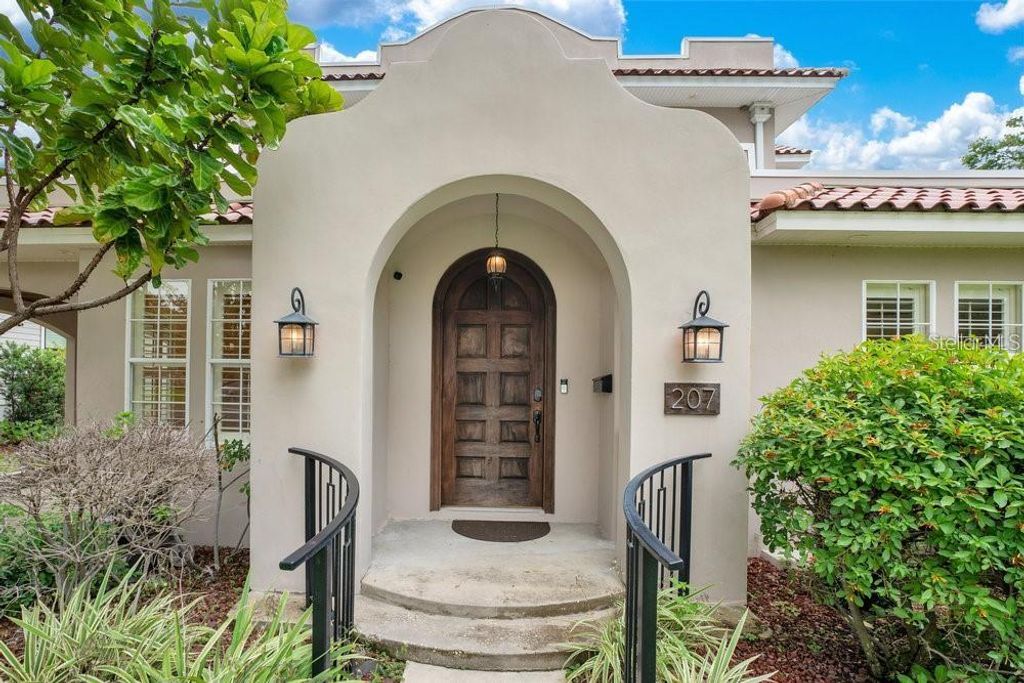 Photo of 207 W Maxwell Street, Lakeland, FL 33803 (MLS # L4954213)