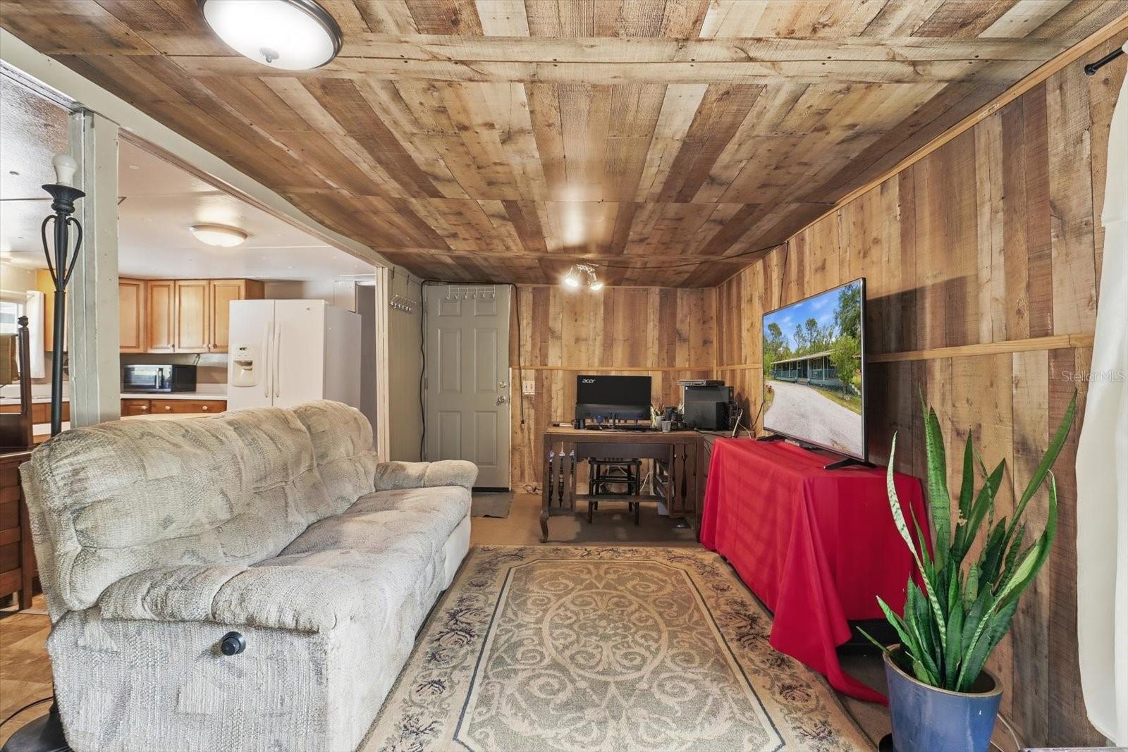 LEISURE RETREATS - Residential