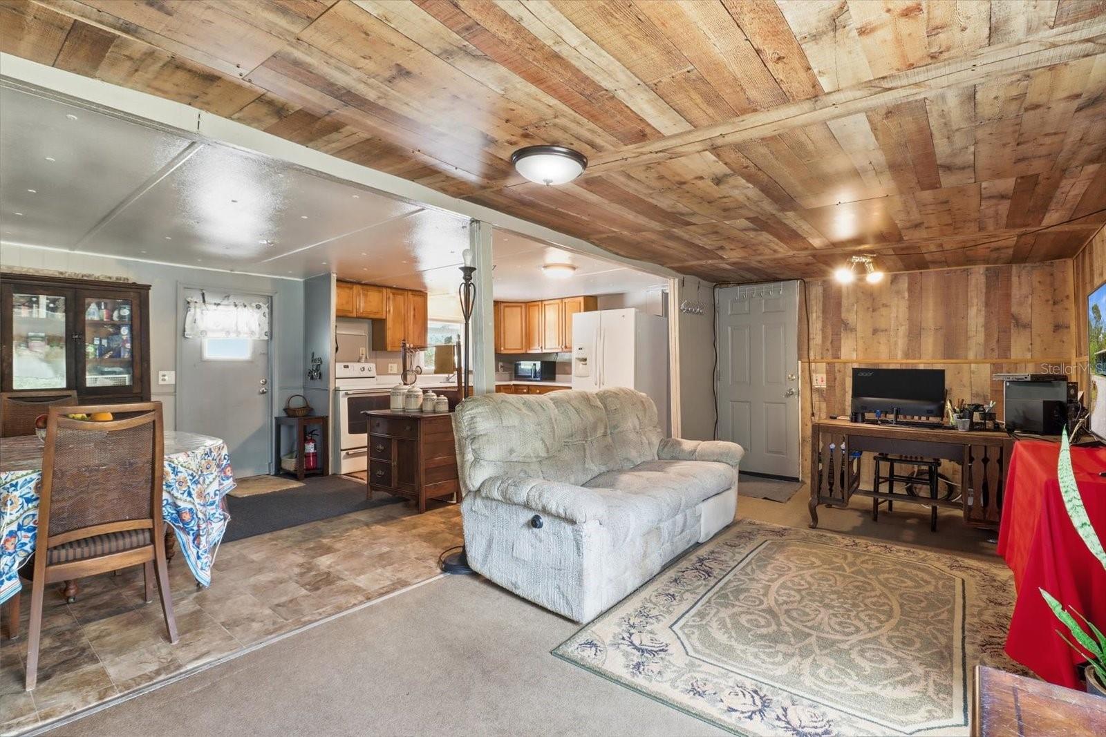 LEISURE RETREATS - Residential