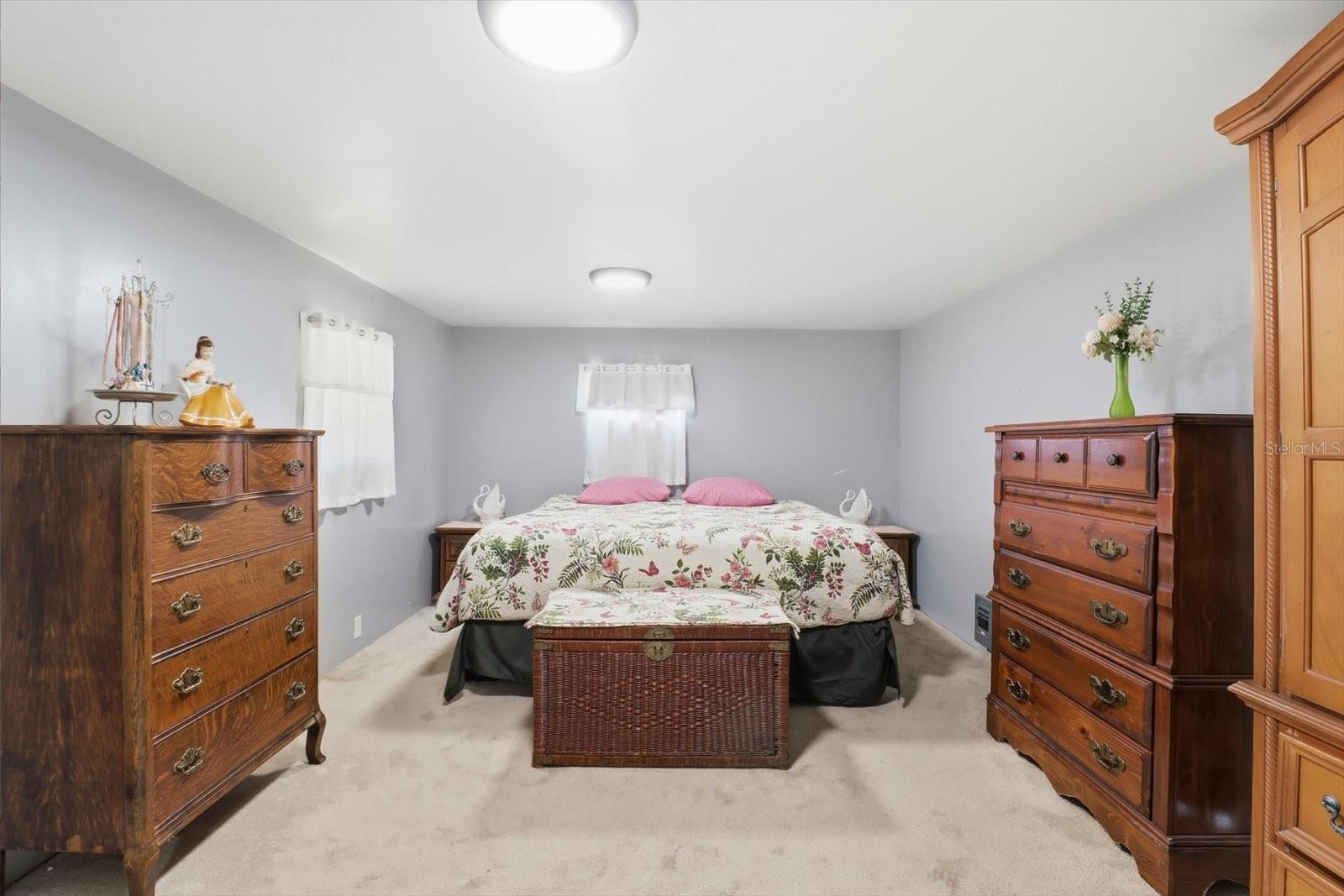 LEISURE RETREATS - Residential