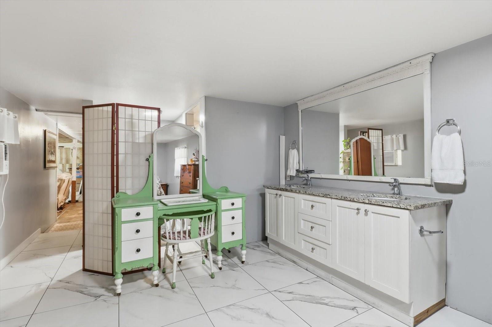 LEISURE RETREATS - Residential