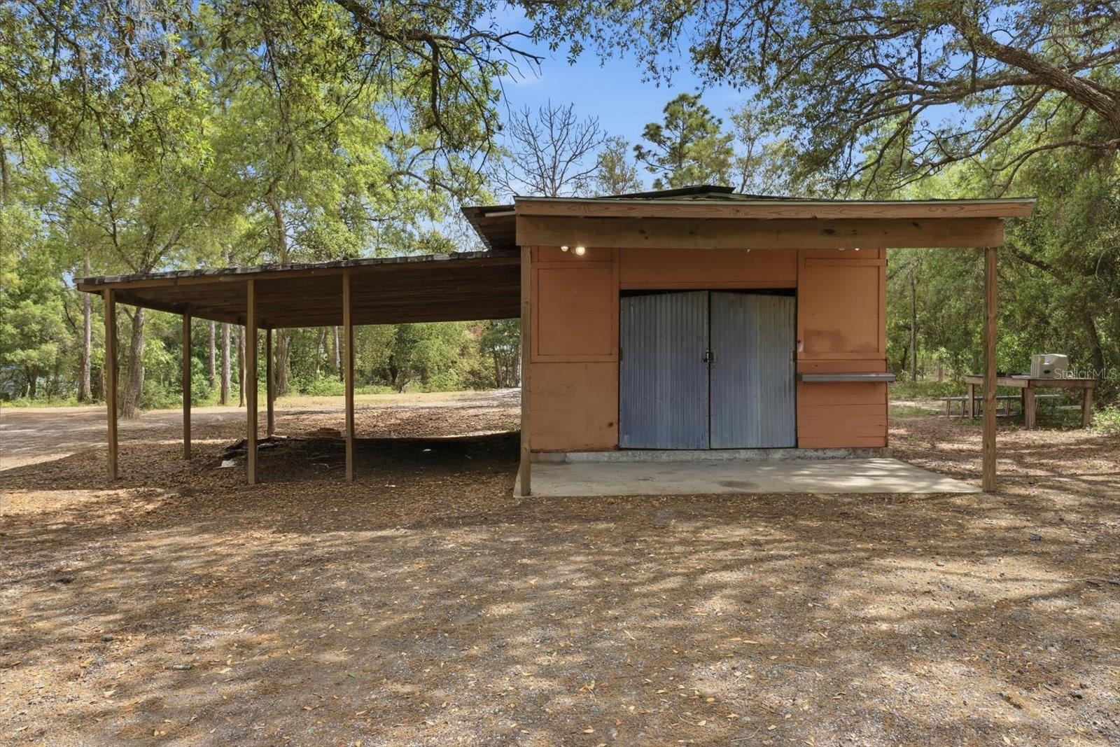 LEISURE RETREATS - Residential